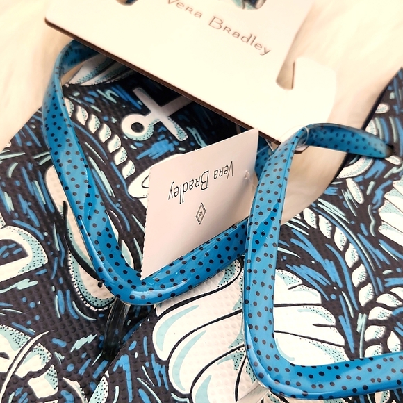 Vera Bradley Women's Flip Flop in Pattern Shore Enough Size L (9-10) NWT - Picture 2 of 4